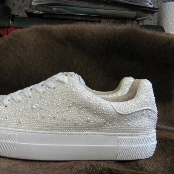 BETSEY JOHNSON BEADED SNEAKERS  NEW IN BOX (BOX NOT IN GOOD CONDITION)  SIZE 9.5 - Picture 11 of 16